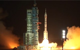 神舟十九号载人飞船发射成功：空间站组合体进入对接轨道